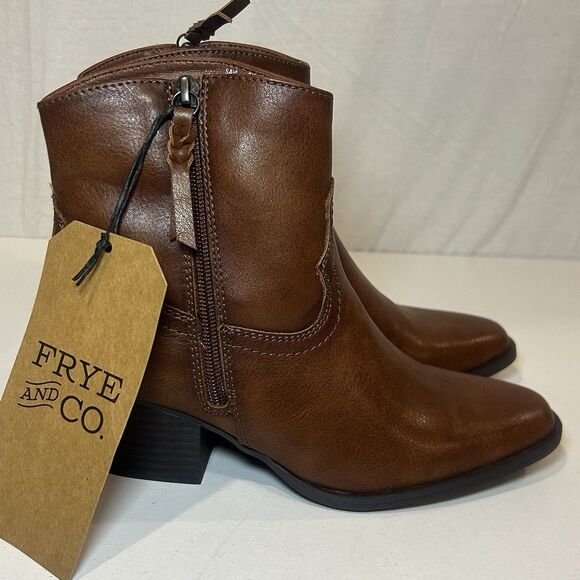 Frye And Co Brown Ankle Cowboy Boots Womens 6.5 Savi  NWT - Picture 1 of 8